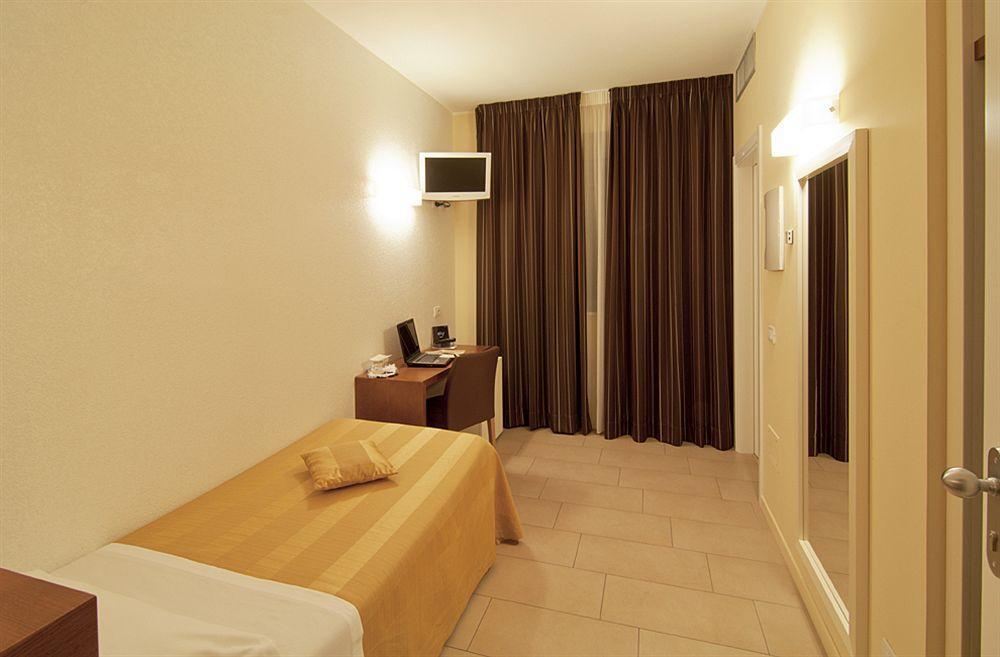 Hotel Cluentum Толентіно Екстер'єр фото