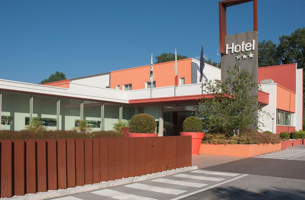 Hotel Cluentum Толентіно Екстер'єр фото