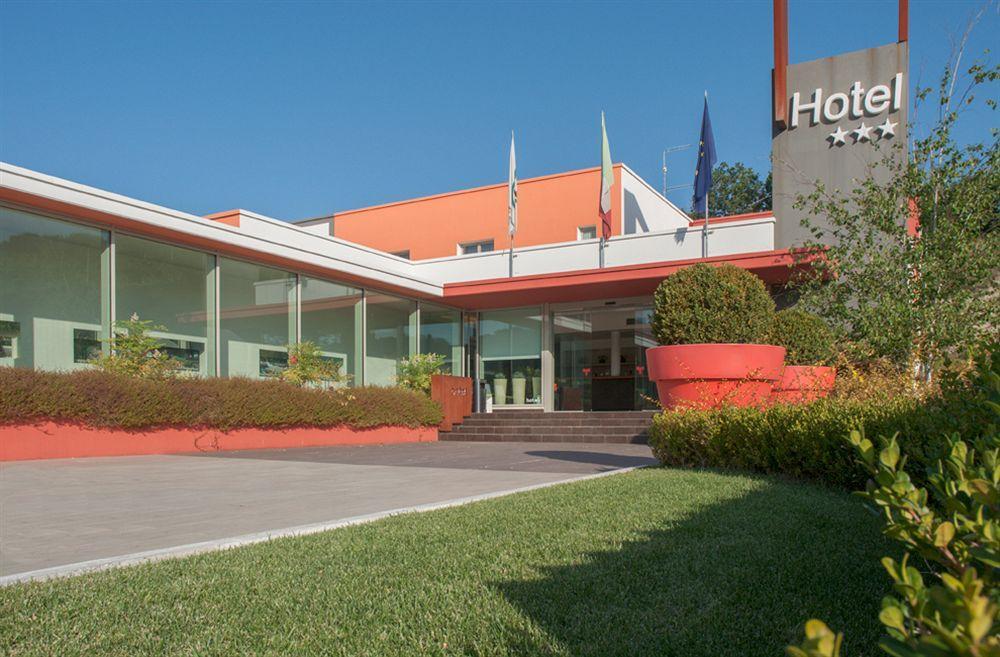 Hotel Cluentum Толентіно Екстер'єр фото