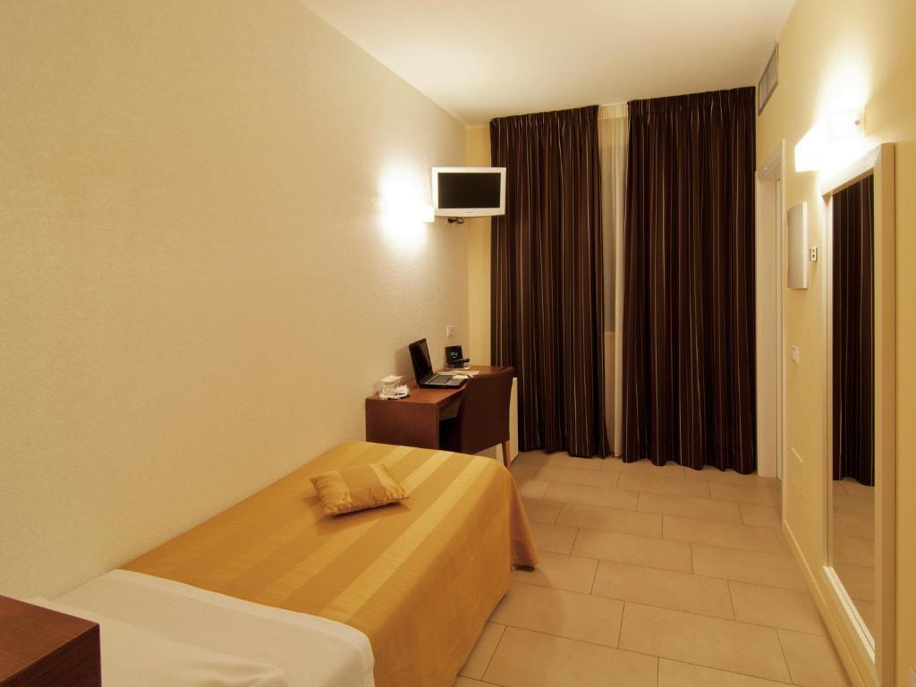 Hotel Cluentum Толентіно Номер фото